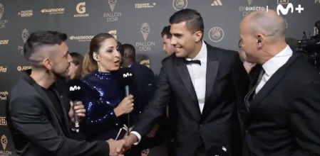 Rodri concedió una entrevista a los medios antes de recoger el premio