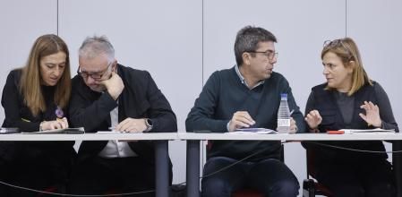 El ministro de Política Territorial y Memoria Democrática, Ángel Víctor Torres (2i) y el presidente de la Generalitat Valenciana, Carlos Mazón (2d), durante la reunióndel Cecopi.&nbsp;