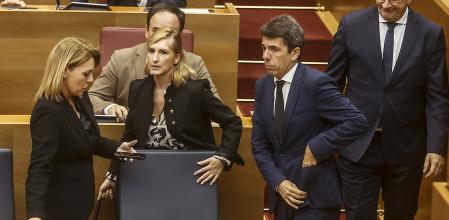 La vicepresidenta y consellera de Servicios Sociales, Igualdad y Vivienda, Susana Camarero, la ya exconsellera de Justicia e Interior, Salomé Pradas, y el presidente de la Generalitat, Carlos Mazón.&nbsp;