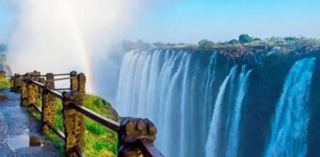 Paseo en las Cataratas Victoria, en Zimbabue