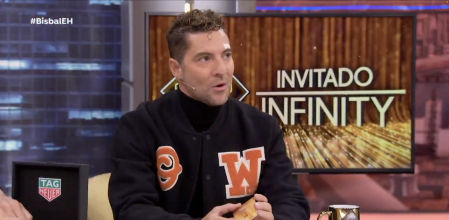 David Bisbal con la ceja izquierda vendada