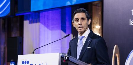 El presidente ejecutivo de Telefónica, José María Álvarez-Pallete, interviene durante el toque de campaña de Telefónica, en el Palacio de la Bolsa de Madrid, a 19 de abril de 2024, en Madrid (España). Este tradicional toque de campaña se enmarca en las actividades de Telefónica por el centenario de la compañía.