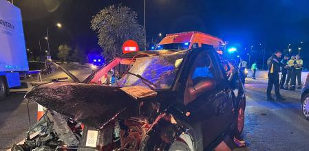 Imagen de recurso: un coche destrozado tras un accidente de tráfico