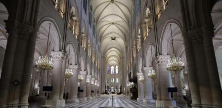 El interior de la catedral restaurada tras el incendio sorprende por su blancura y luminosidad