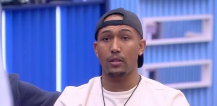 Las redes han pedido la expulsión disciplinaria de Adrián