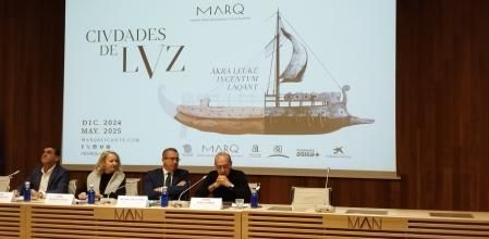 Manuel Olcina, director del MARQ, Isabel Izquierdo, directora del MAN, Toni Pérez, presidente de la Diputación Provincial de Alicante y Rafael Pérez, director de Arquitectura y comisario.