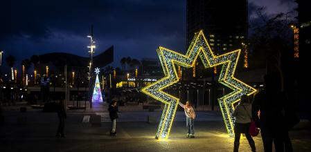 Luces de navidad en el Port Olimpic