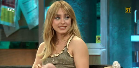 Clara Galle compartió que está a punto de pagar la entrada de su primer piso y habló de su vida íntima en 'La Revuelta'