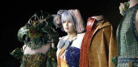 Vestidos de papel en el museo de Mollerussa.