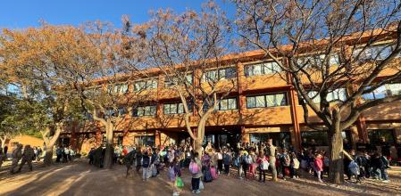 Niños en un colegio en Paiporta .