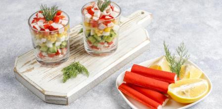 El surimi también se utiliza mucho en ensaladas.