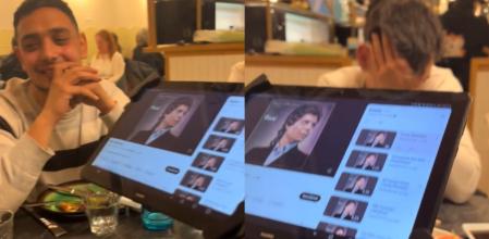 El grupo de amigos en el restaurante de sushi.