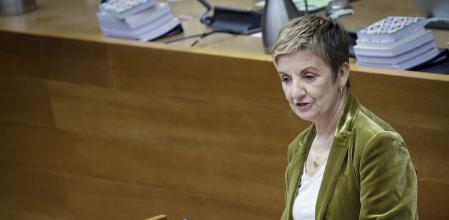La consellera Marián Cano, en el ple de les Corts Valencianes (Foto: José Cuéllar/Corts Valencianes)