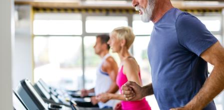 Ni mucho, ni poco, los extremos no se llevan bien con el sueño