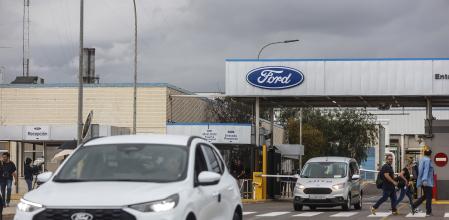 Varios trabajadores en la fábrica de Ford, a 12 de junio de 2024, en Almussafes, València,&nbsp;