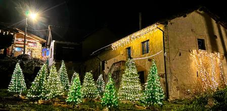 Iluminado navideño de la villa de Aciera, en Asturias