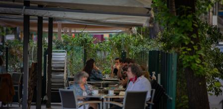 Un bar barcelonés empezaba a recuperar la actividad tras la pandemia&nbsp;