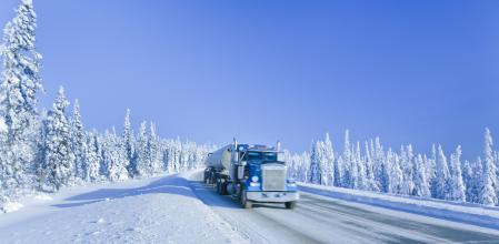La Autopista Dalton, en Alaska, se prolonga a lo largo de más de 600 kilómetros por parajes cubiertos de nieve&nbsp;