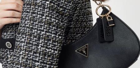 Un bolso pequeño, espacioso, ligero y cómodo ideal para el día a día.