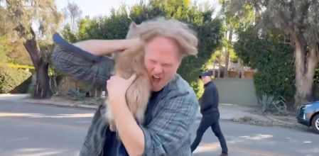 El emotivo reencuentro de Oreo y su dueño tras sobrevivir durante cinco días solo al incendio de Los Ángeles: 