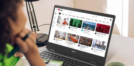 Un Chromebook con lo elemental para navegar, consultar redes sociales...