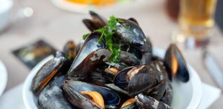 El consumo de moluscos y mariscos obtenidos de forma ilegal está asociado a riesgos graves para la salud