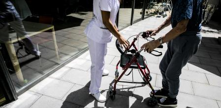 foto XAVIER CERVERA 23/06/2022 geriatrico para gente personas mayor mayores, residencia d ancianos, abuelos abuelos ,con cuidadoras, animadores,... (mas piteu /atlantida) en barcelona