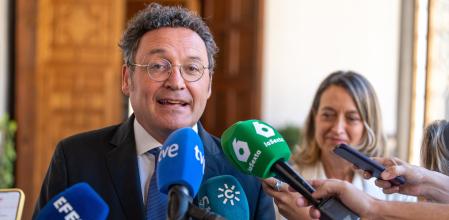 El fiscal general del Estado, Álvaro García Ortiz atiende a los medios de comunicación, a 9 de septiembre de 2024, en Granada, Andalucía, (España). El fiscal general del Estado, Álvaro García Ortiz, atiende a los medios con motivo de la toma de posesión de Concepción Rodríguez Cabezas como nueva fiscal jefa de la Fiscalía Provincial de Granada. Preside el acto, en el que intervienen también el presidente del TSJA, Lorenzo del Río, y la fiscal superior de Andalucía, Ana Tárrago. En el TSJA