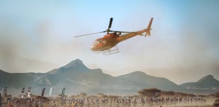 Un helicóptero observa el pelotón de la Skoda Titan Desert, en una de las etapas que se disputaron el año pasado en Marruecos