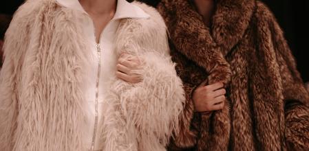 La nueva moda que es para todo el mundo y que admite cualquier tipo de accesorio o estilismo.