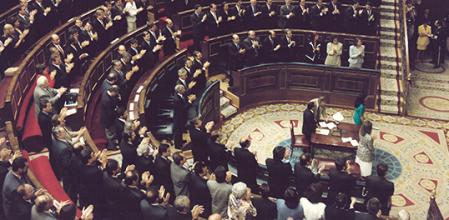El pleno del Congreso de los Diputados ratificó la ponencia del Pacto de Toledo por una amplia mayoría que no pudo ser unánime por errores en la votación