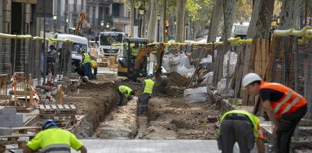 MURALLA DESCUBIERTA EN LAS OBRAS DE REMODELACIÓN DE LAS RAMBLAS A LA ALTURA DEL CARRER FERRAN LADO BESOS