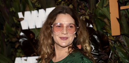 Drew Barrymore relata su experiencia al darle un móvil por primera vez a su hija de 11 años