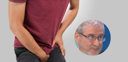 Un hombre con ganas de orinar