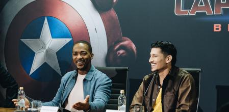 Anthony Mackie y Danny Ramírez durante la presentación de 'Capitán América: Brave New World' en Madrid