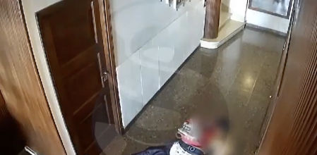 Un hombre muere tras sufrir un infarto en un edificio y otro aprovecha para robarle