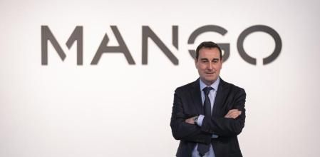 La directora financiera de Mango, Margarita Salvans, el consejero delegado de Mango, Toni Ruiz y el director global de retail, César de Vicente, durante la presentación de los resultados financieros del grupo Mango correspondientes a 2023 y su nuevo plan estratégico 2024-2026, este lunes en la sede de la compañía, en Palau-Solità i Plegamans, el 11 de Marzo de 2024.