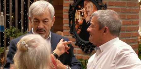 Carlos Sobera, incapaz de reaccionar ante la insólita pregunta de una soltera de 'First Dates': ''¿Me estás vacilando?''