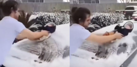 El padre limpiando los restos de nieve de su vehículo con el bebé