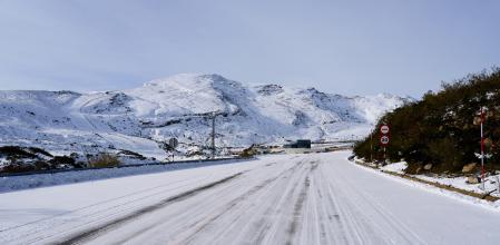 Carreteras cortadas por la nieve en los Pirineos
