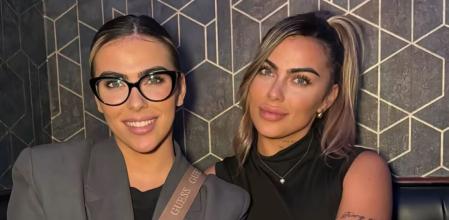 Erika Portillo, tentadora de Eros, junto a su hermana Nerea