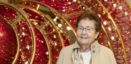 Helga de Alvear frente a una obra de Ai Weiwei de su museo en Cáceres