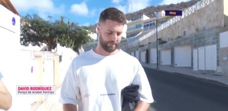 David Rodríguez, abordado por la prensa a la salida de su casa, mantiene la calma y responde con frases escuetas sobre su situación y la de Anabel Pantoja