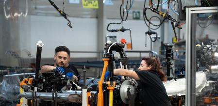 Trabajadores en una línea de montaje de Seat&nbsp;