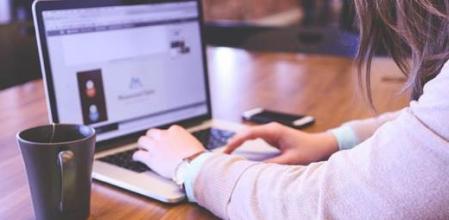 Estudio, ordenador, teletrabajo