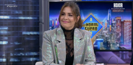 La colorida chaqueta de Núria Roca que deslumbra a sus compañeros en 'El Hormiguero':