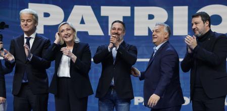 El líder de Vox y presidente de los Patriots, Santiago Abascal junto a Viktor Orbán (2d), la francesa Marine Le Pen (2i), el italiano Matteo Salvini (d) y el belga Geert Wilders (i)