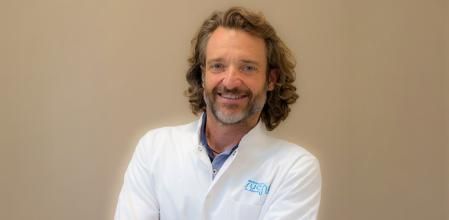 Javier Albares, doctor