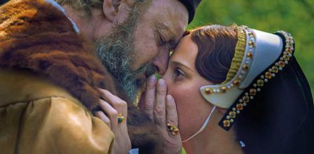 Jude Law y Alicia Vikander en 'La última reina'
