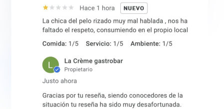 La surrealista reseña a un bar porque la empleada consume en su propio local: “No creo que vayas al cine a ponerte Netflix”